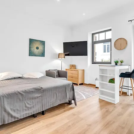 2 - With Terrace Near Place De Paris *