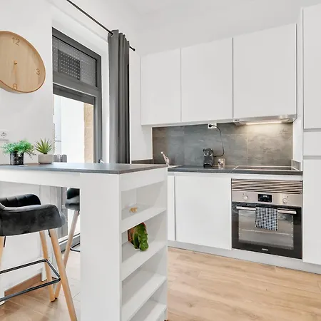 2 - With Terrace Near Place De Paris