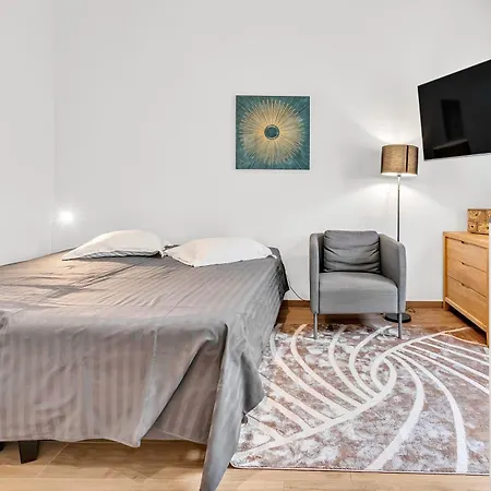 2 - With Terrace Near Place De Paris *