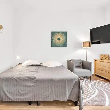 2 - With Terrace Near Place De Paris *