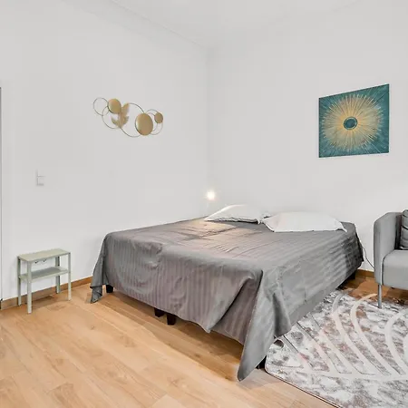 2 - With Terrace Near Place De Paris شقة