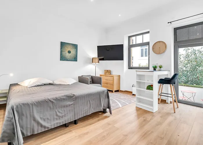 2 - With Terrace Near Place De Paris *