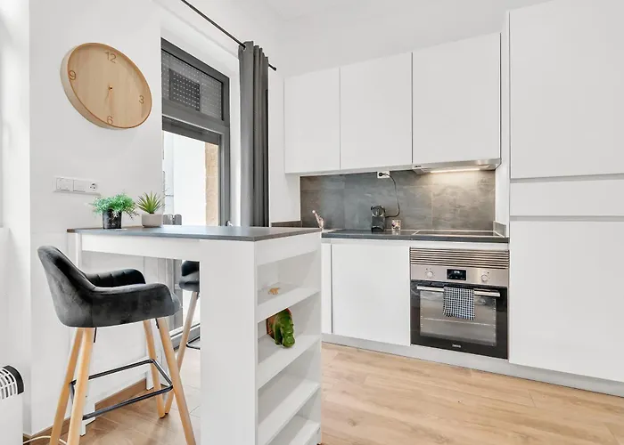 2 - With Terrace Near Place De Paris